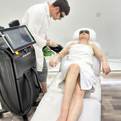 Dépilation au laser à diode de 2000w 50% de réduction Sept Promotion avec 4 longueurs d'onde 808 755 940 1064nm