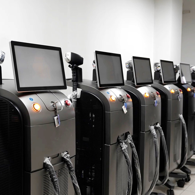 Machine d'épilation au laser de spa Diode de style stationnaire pour le resserrement de la peau / élimineur de pores,