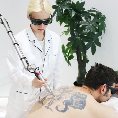 Tout en une épilation laser en picosecondes et ND YAG machine d'épilation laser de tatouage