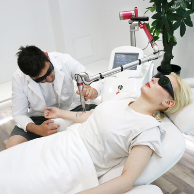 Machine laser YAG à picosecondes commerciale 3500W, appareil de détachement de tatouage laser indolore